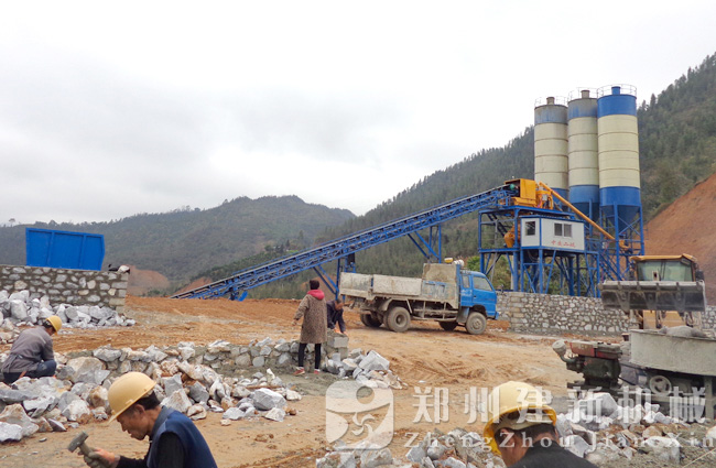 广西凤山县中交二航局HZS90混凝土万象城（中国）现场