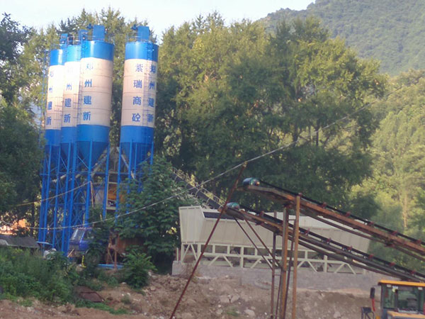 三门峡120混凝土万象城（中国）设备工作现场