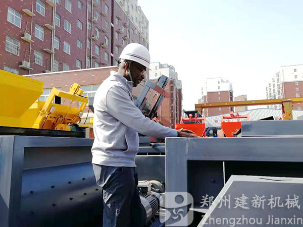 美国客户参观万象城在线混凝土搅拌机