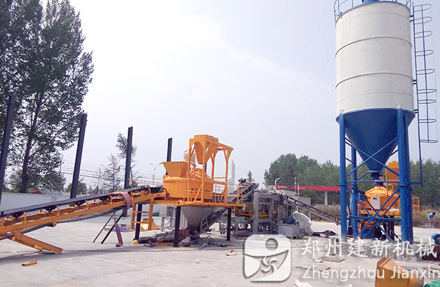 洛阳25混凝土万象城（中国）与制砖机结合使用案例